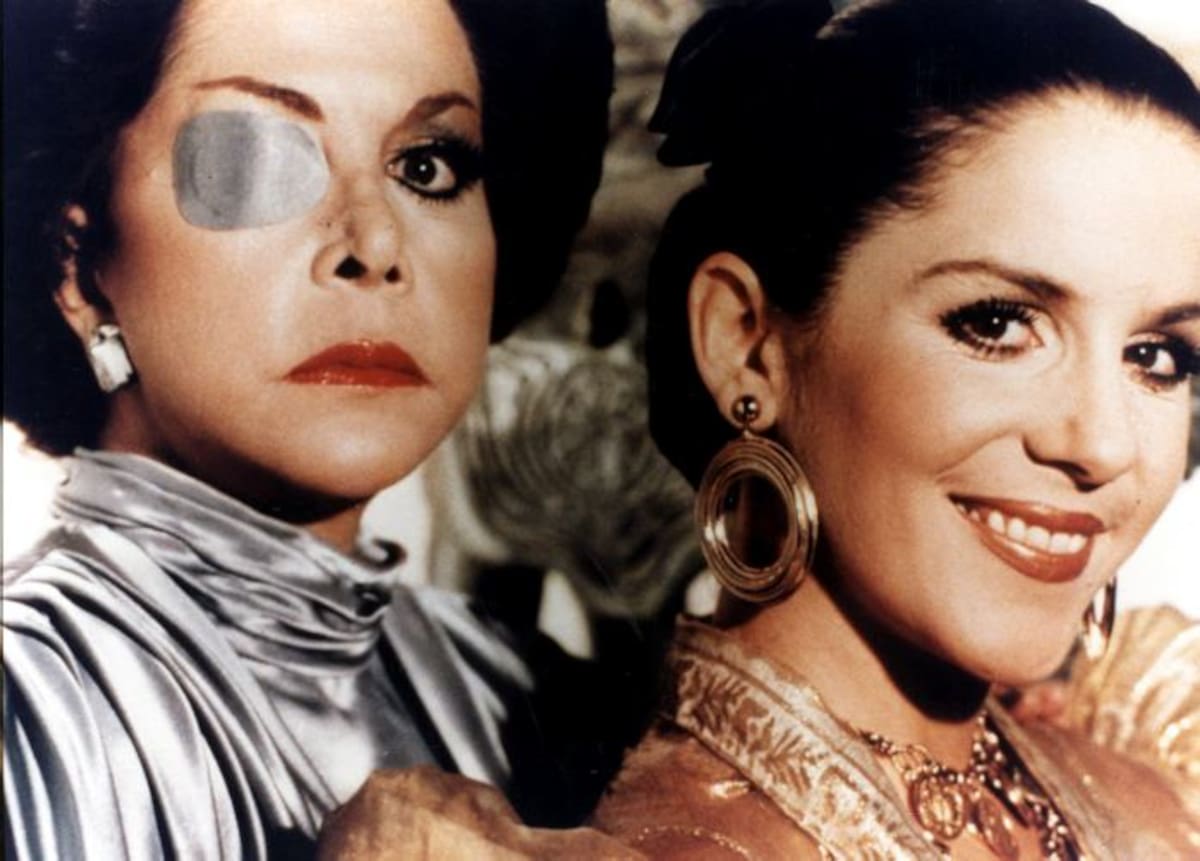 María Rubio con su caracterización de la villana Catalina Creel, en la telenovela "Cuna de Lobos". EFE