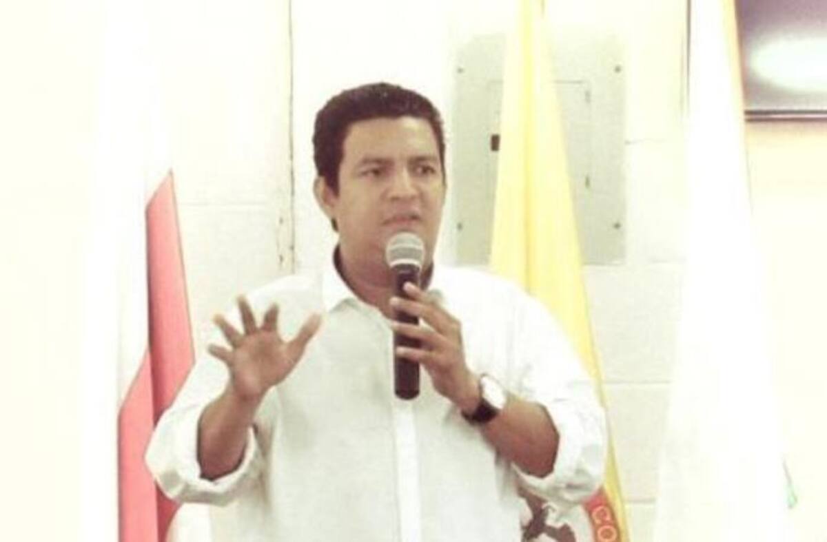 Junto a León Peña, también fueron detenidos el exsecretario de Planeación del municipio, Edgar Coes, y el interventor de la obra. Cortesía