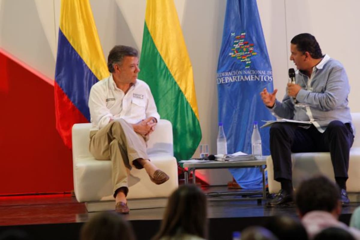 Juan Manuel Santos, presidente de Colombia, le cumplirá a Bolívar lo que le prometió a su gobernardor Juan Carlos Gossaín. Ese es el interrogante que ronda en Cartagena. Se espera la ratificación de Bolívar como sede. ARCHIVO