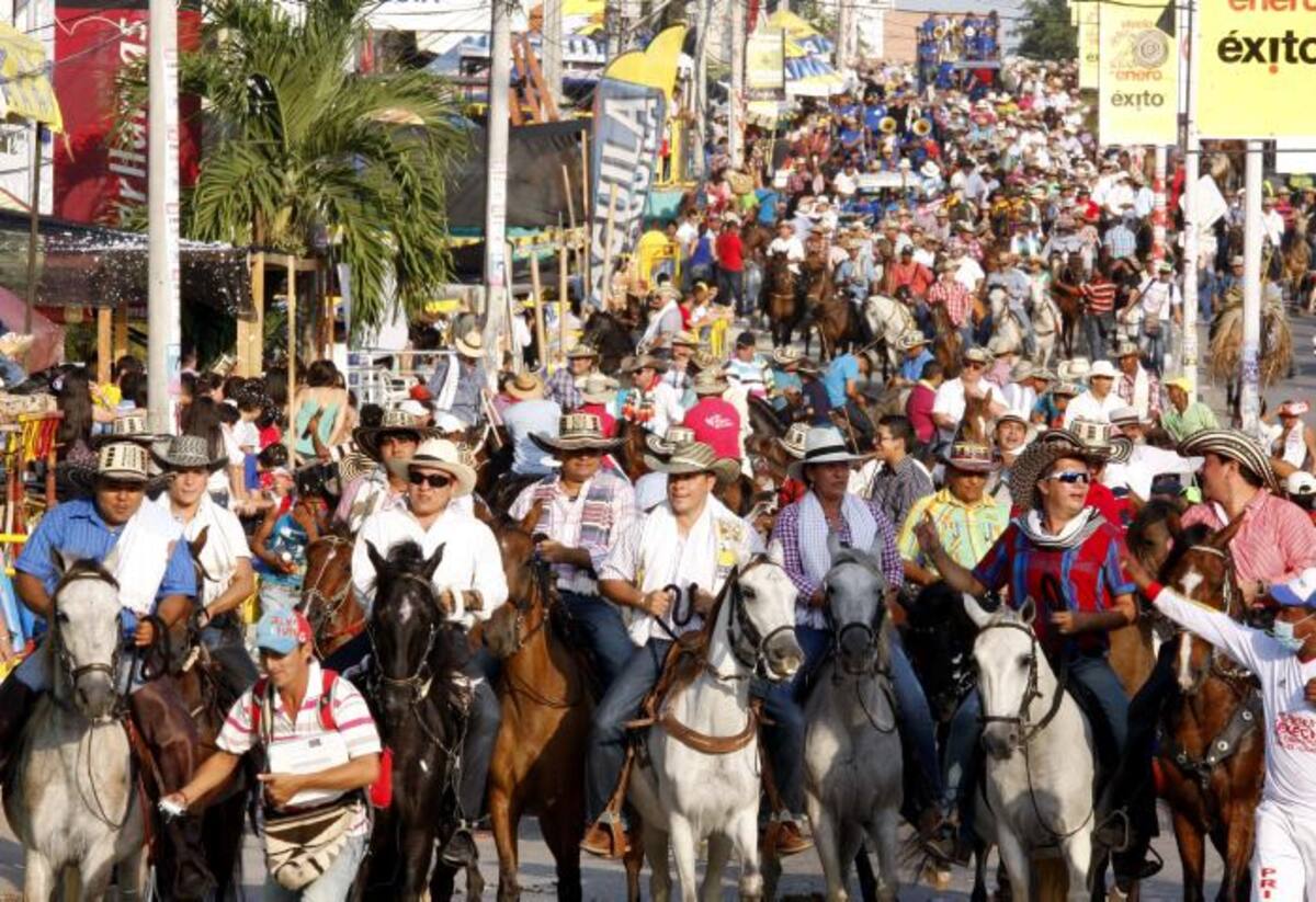 Las calles y avenidas de Sincelejo se engalanaron con los hermosos ejemplares montados en la cabalgata en la tarde de hoy. MANUEL SANTIAGO PÉREZ- EL UNIVERSAL