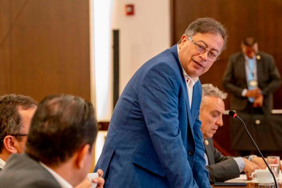 Gustavo Petro convocó a sus ministros tras pedirles la renuncia