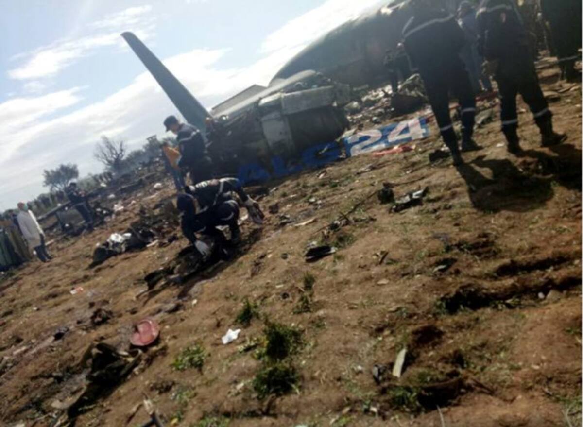 Entre los fallecidos figuran 247 pasajeros y 10 miembros de la tripulación del avión tipo Iliouchine, que se estrelló cerca de la base aérea de Bufarik, en la ciudad de Bechar, vecina a Argel.