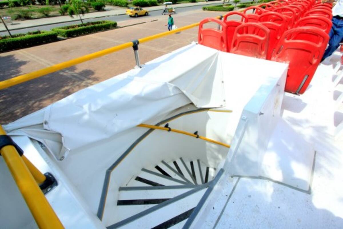 Bus de turismo diseñado y fabricado por una empresa colombiana. JULIO CASTAÑO - EL UNIVERSAL