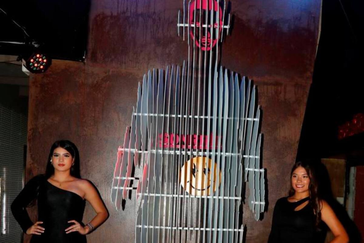 Develan la escultura “figurativa” de J Balvin en Medellín