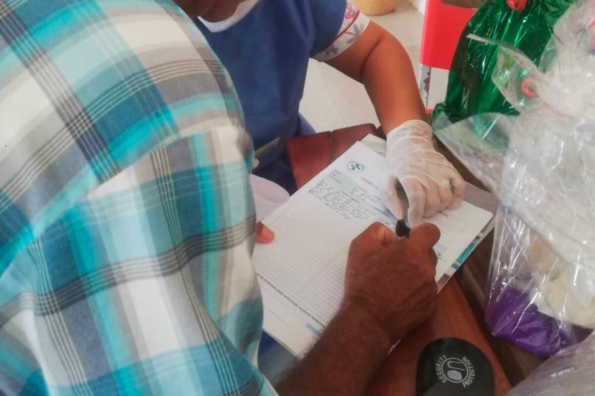 ESE de San Jacinto entrega kits de higiene a adultos mayores