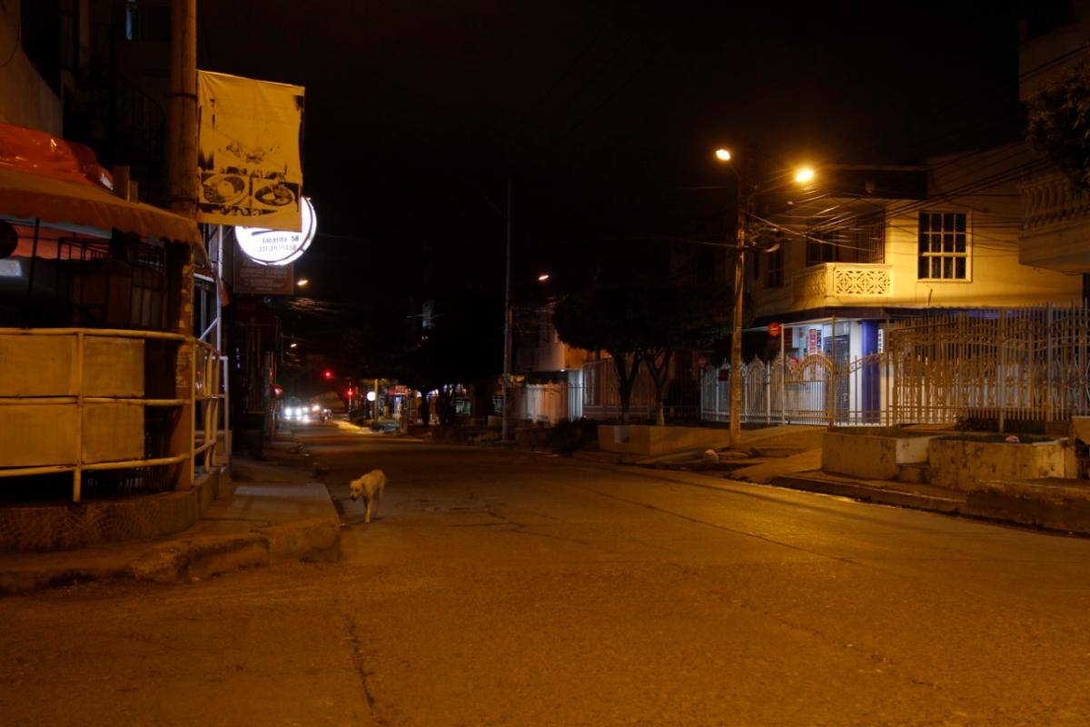 Así están los casos activos de COVID en los barrios con toque de queda