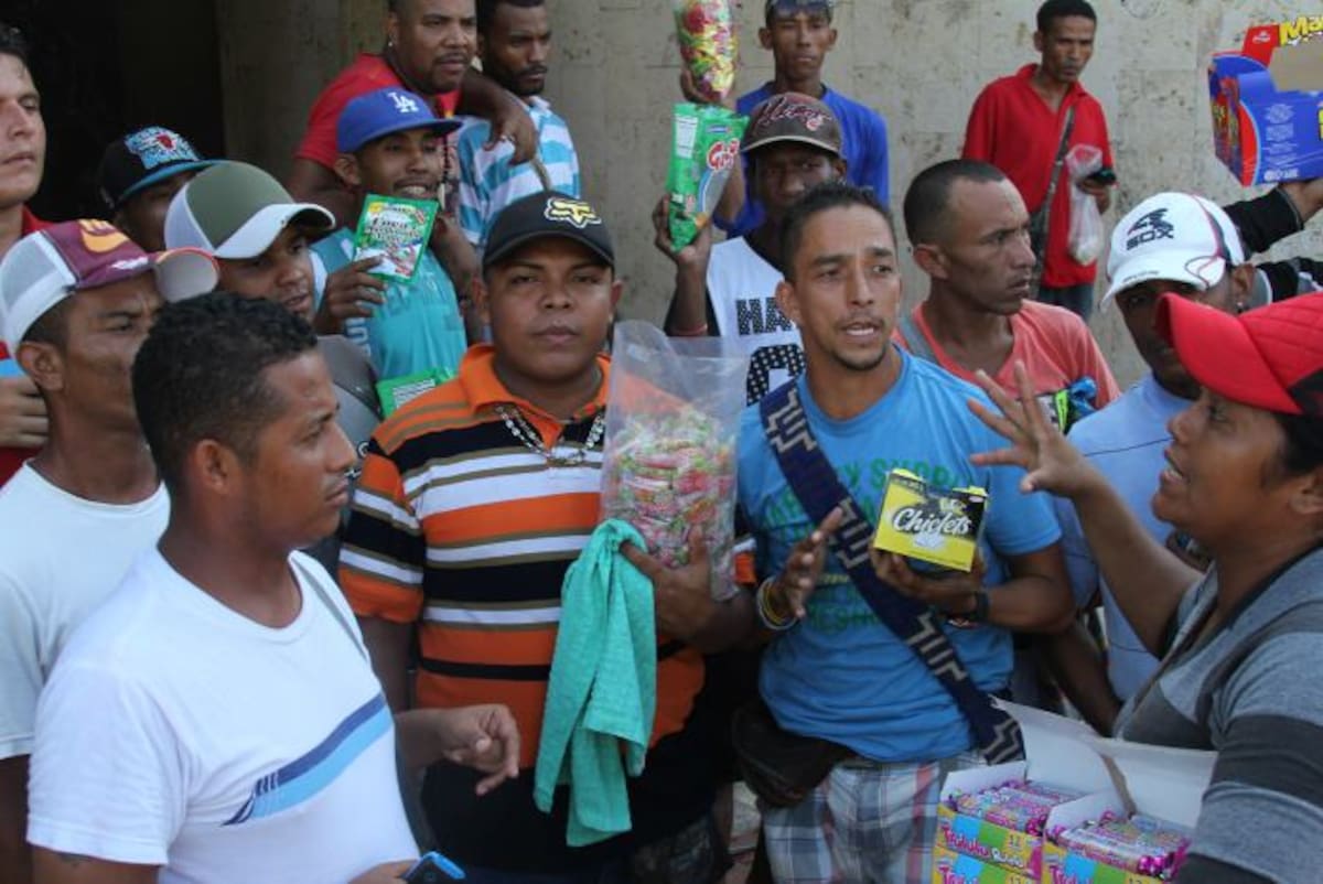 Los vendedores ambulantes manifestaron su preocupación por su futuro laboral. Foto: El Universal
