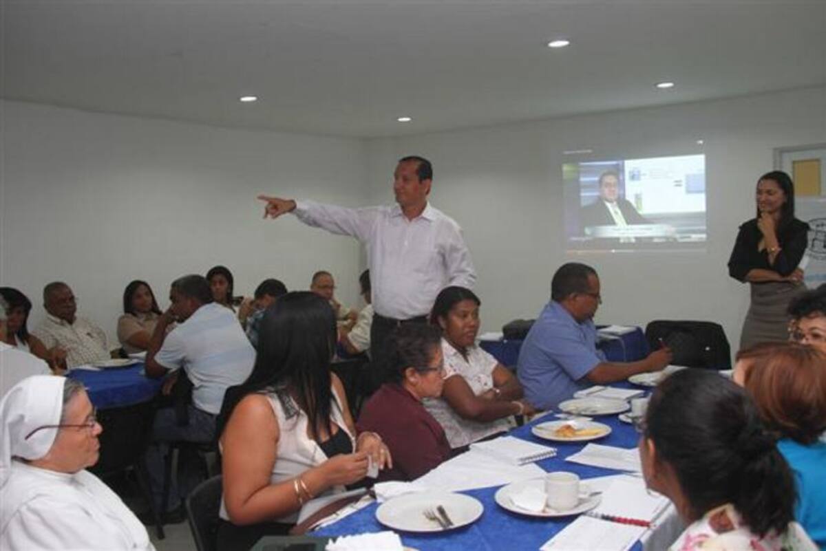 Se espera que al 9 de mayo de 2014 los docentes de las 30 instituciones asistentes a la actividad sean capacitados en el uso del periódico. EL UNIVERSAL