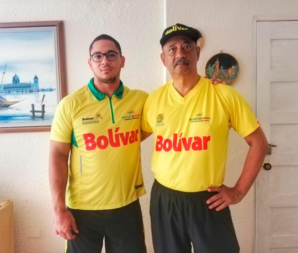 El pesista Rafael Cerro y su padre Rafael Cerro. //Cortesía