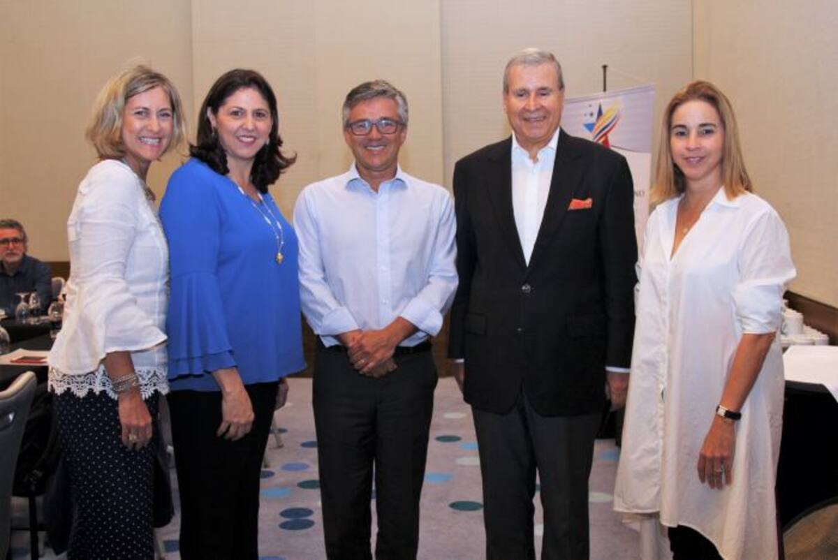 Carmen Otero, Rosa María Serrano, Juan Pablo Franky, Raúl Bustamante y María Claudia Páez. KAILLINE GIRALDO