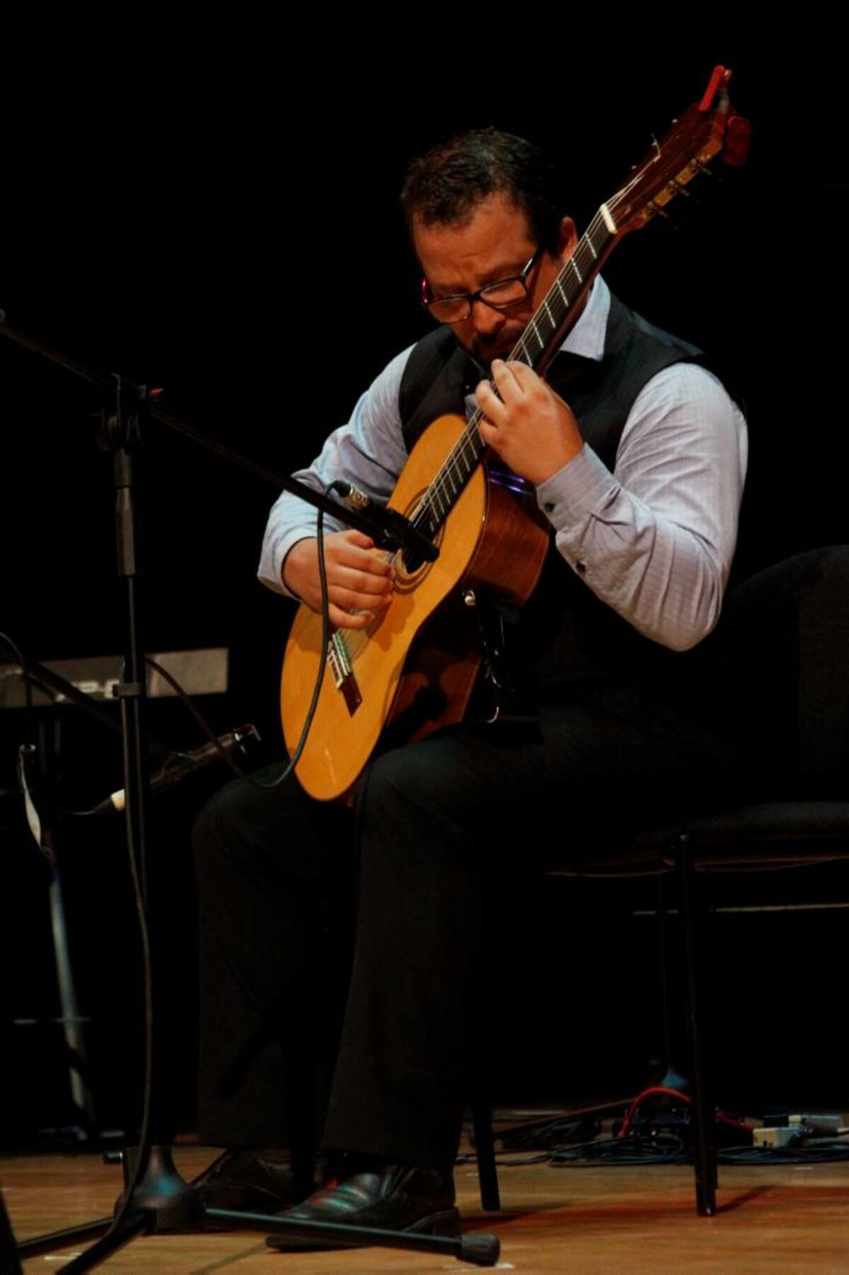 El músico Julián Cardona en su intervención en el Festival de Guitarra de Cartagena. Lorena Henríquez Laborde-El Universal