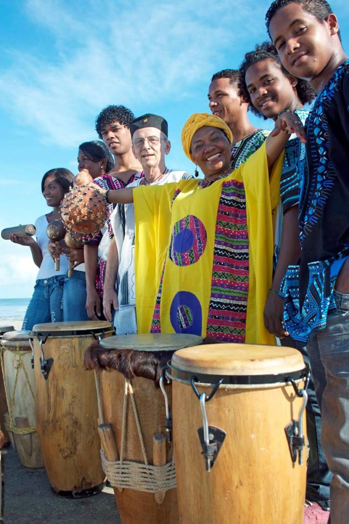 Colectivo Angola (Fusión Folk-Afrocaribe): fusionan la percusión afrocolombiana con la cubana, haitiana, puertorriqueña, surinamesa y brasileña.