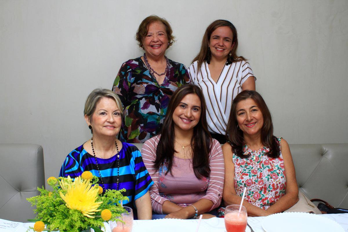 De pie: Ruby Hernández y Nury Velandia; sentadas: Patricia Bermúdez, María Teresa Ballestas y Patricia Ocampo.