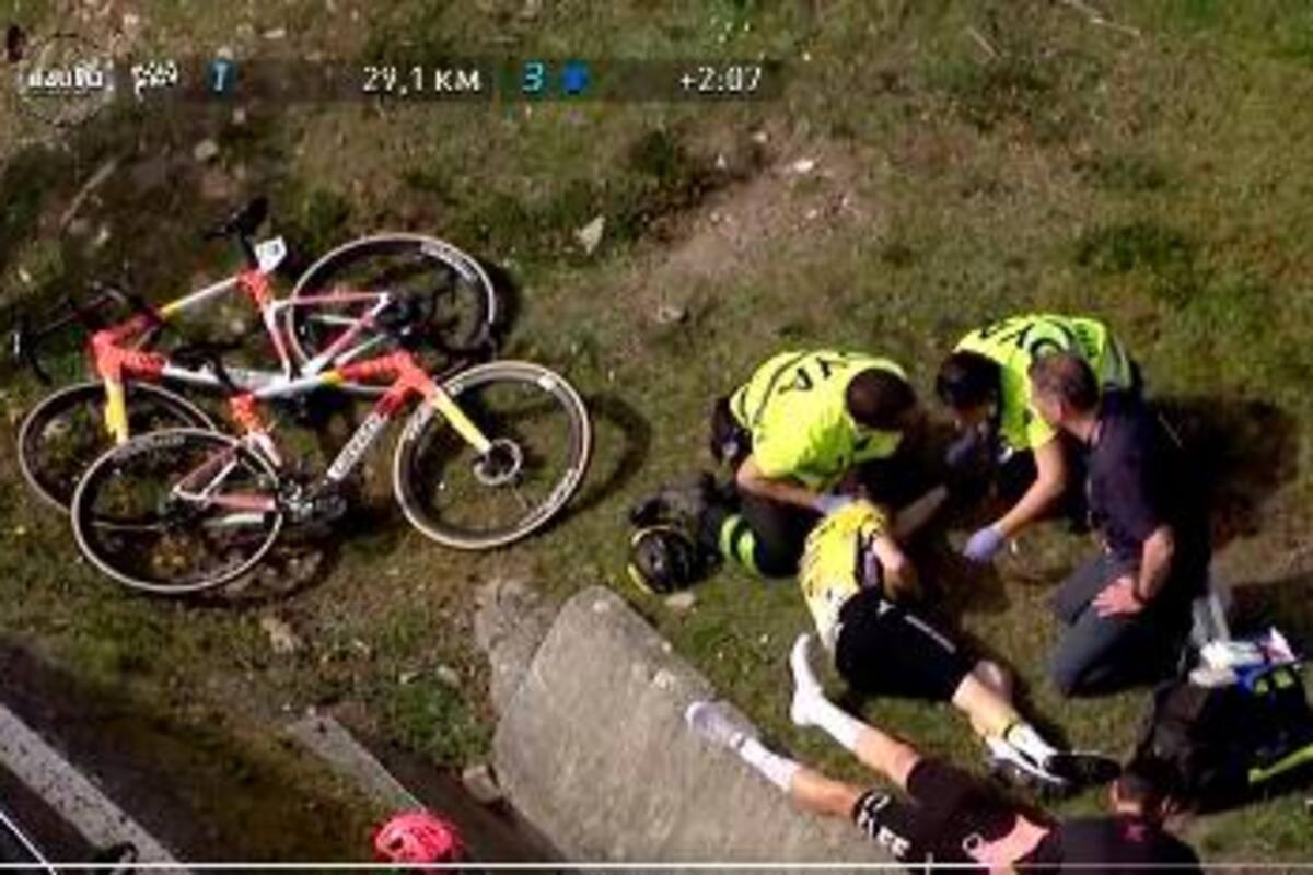 Video: Jonas Vingegaard sale en ambulancia de la etapa en la Vuelta al País Vasco