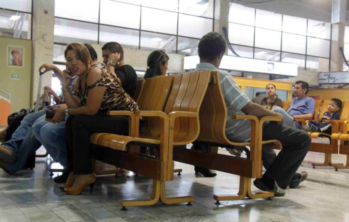 Continúan problemática en operación natural de aeropuertos del país por negociaciones de contralores aéreos con Mintrabajo. KAILLINE GIRALDO-EL UNIVERSAL