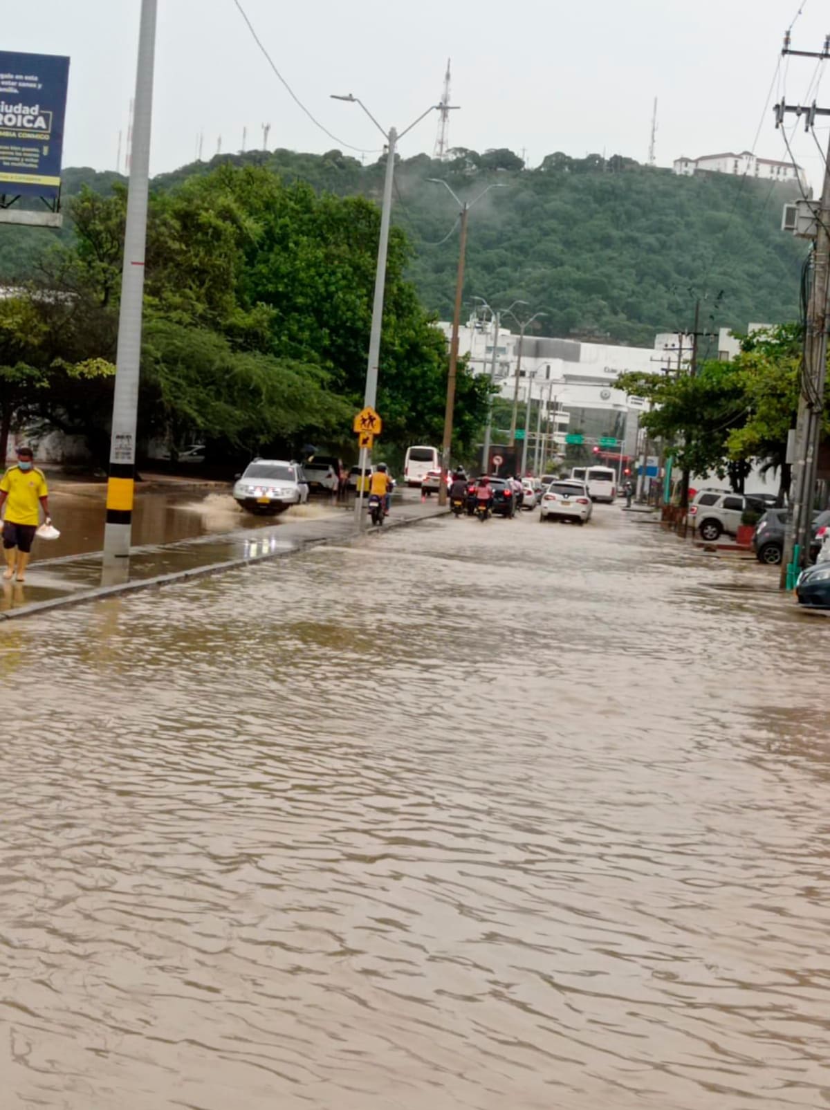 En el Pie del Cerro el agua estaba a la altura del andén.