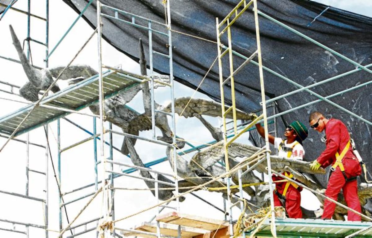 Desde la semana pasada se iniciaron las labores de restauración del monumento de Los Alcatraces, ubicado a un costado de la Avenida Santander. JULIO CASTAÑO – EL UNIVERSAL