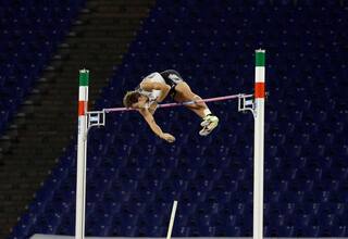 Armand Duplantis bate el récord mundial de pértiga de Bubka, de hace 26 años