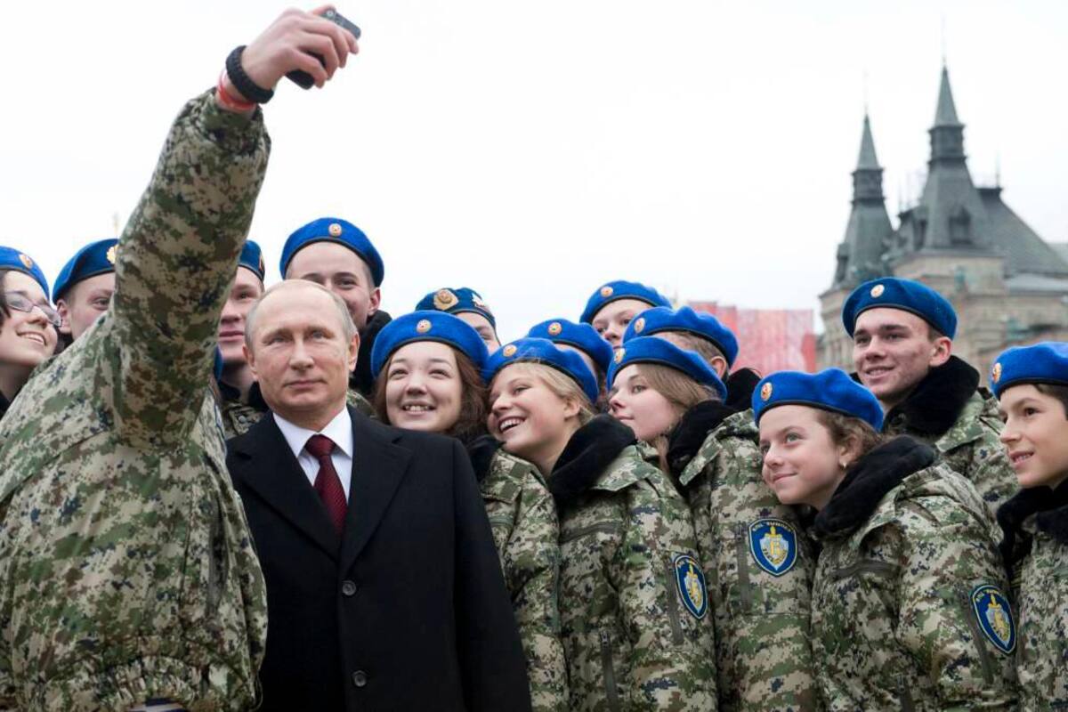 Animan a residentes de Ucrania a unirse al ejército de Rusia