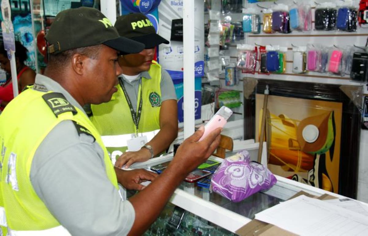 A los establecimientos que revendan celulares robados se les hará el cierre definitivo del negocio. //Archivo.