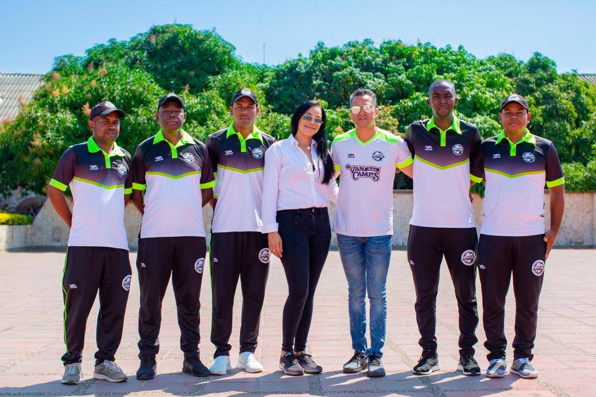Entrenadores y directivos de la fundación y escuela de fútbol. //Foto: Fernando Parra-El Universal.