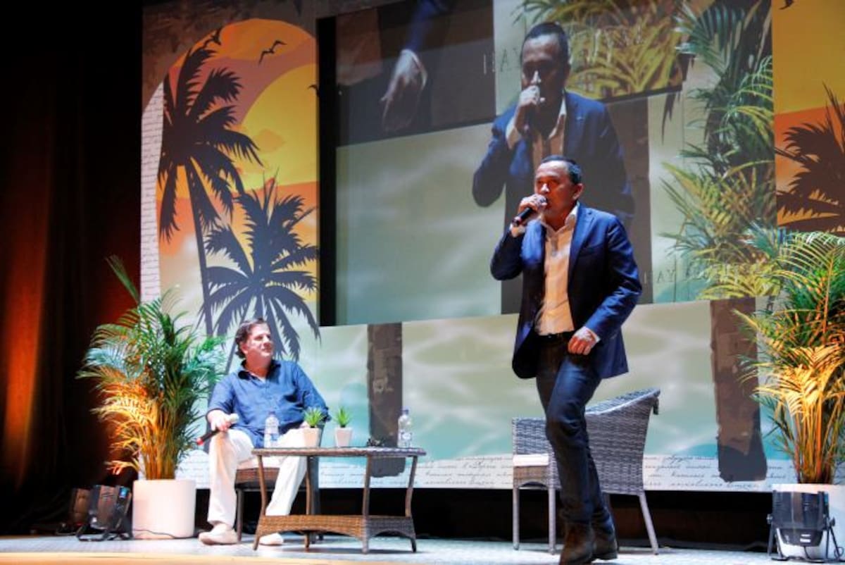 nversatorio de Yuri Buenaventura en el Teatro Adolfo Mejía en la inauguración del Hay Festival Maruja Parra.
