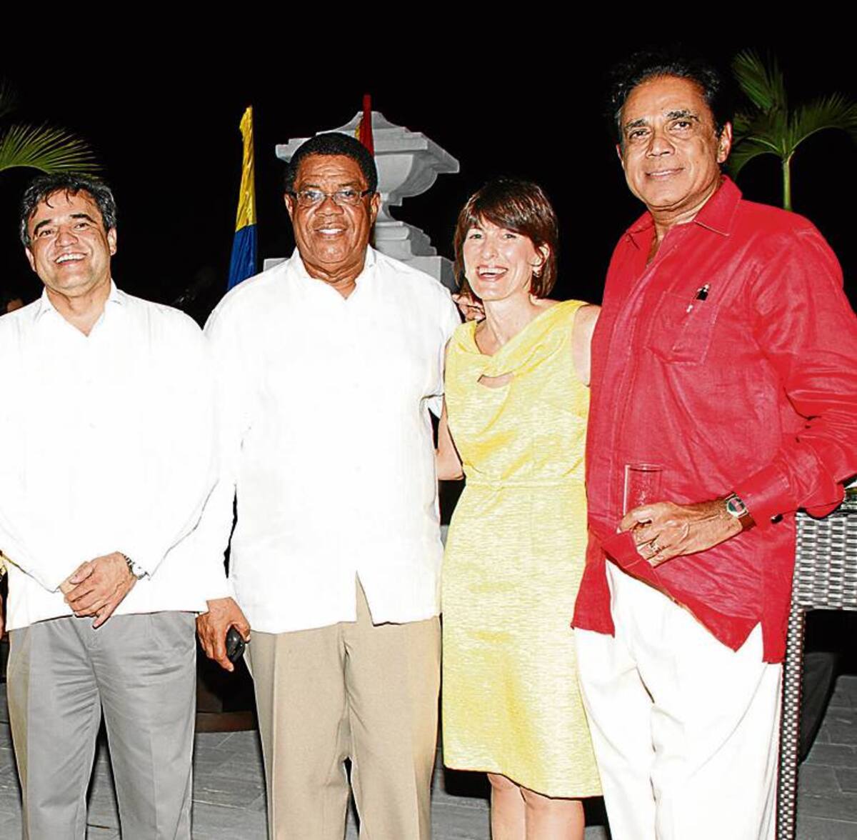 El viceministro de Turismo, Óscar Rueda García; el alcalde, Campo Elías Terán; Diana Gedeón y Vinod Agarwal.