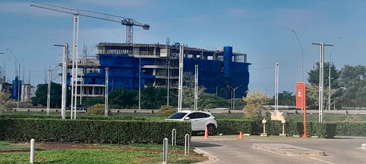 Nuevos proyectos de vivienda avanzan en la margen izquierda de la Vía de Mar, entre los puentes de La Boquilla y la entrada a Manzanillo del Mar. // HFA - EL UNIVERSAL