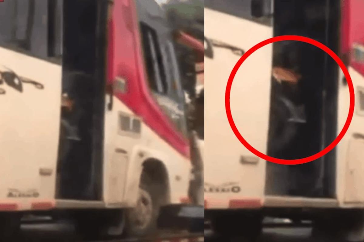 Video: Grúa en Cartagena transporta moto dentro de una buseta
