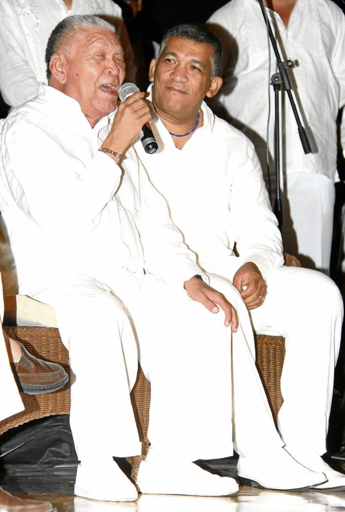 Leandro Díaz, junto a su hijo Ivo Díaz, en un homenaje en Cartagena. MARUJA PARRA