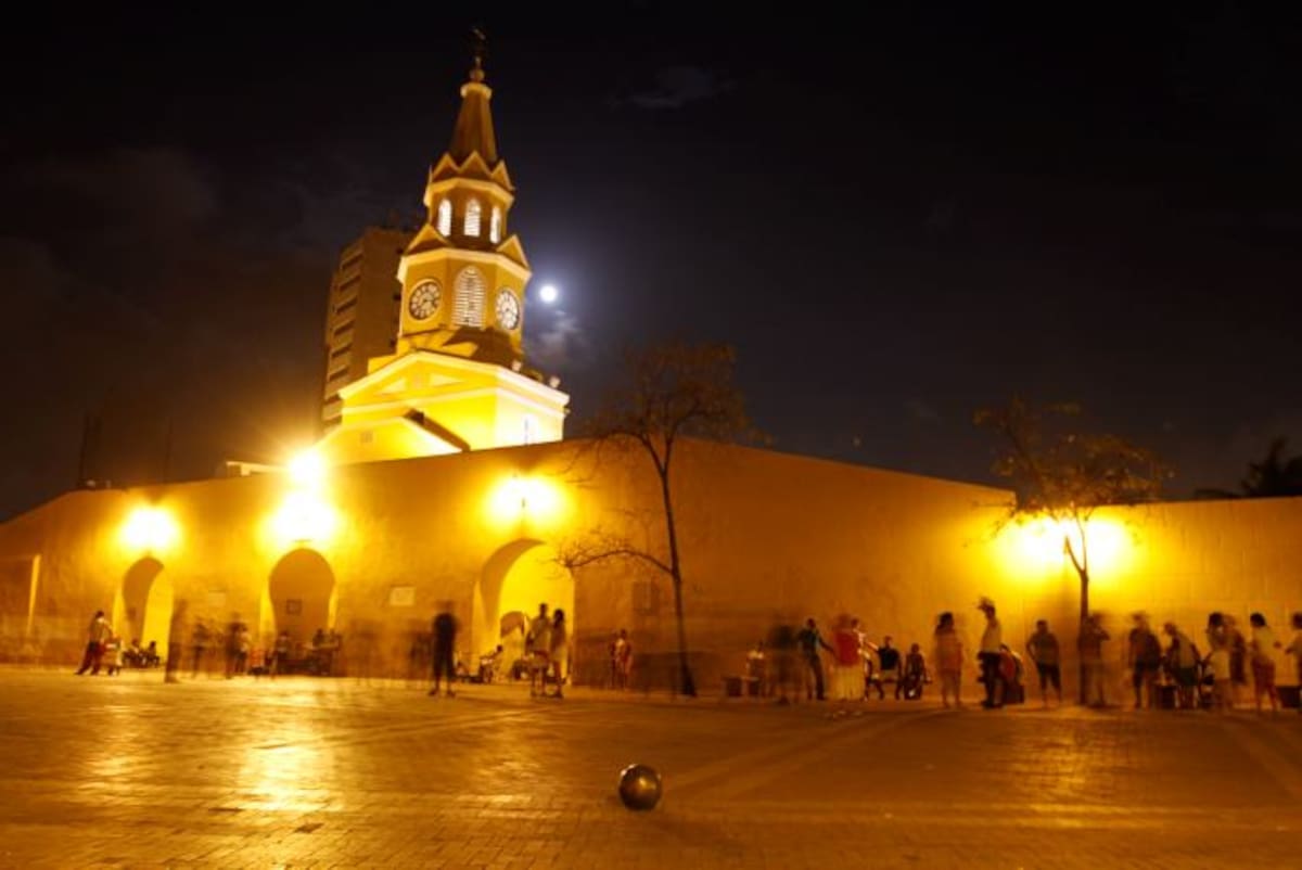 En la Plaza de Los Coches hace años confluye sin control el expendio de drogras, el ejercicio de la prostitución y el trabajo de menores de edad abiertamente. Archivo El Universal