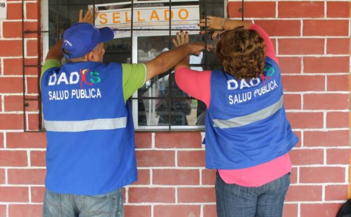 Aparte de los cierres, a todos estos establecimientos, tanto restaurantes como droguerías cerrados, se les abren procesos que terminan con otras sanciones como el pago de multas. Cortesía.