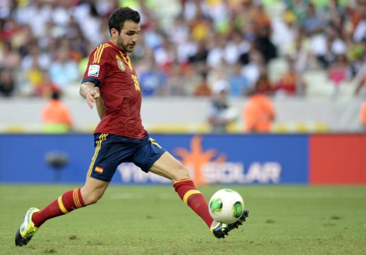 Fabregas se podría perder el partido frente a Italia por problemas musculares. AFP