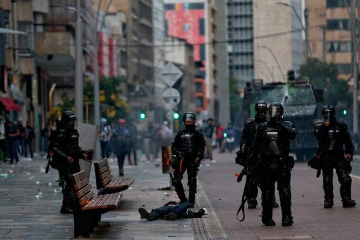 Policías presuntamente involucrados en abusos en protestas deben ser trasladados