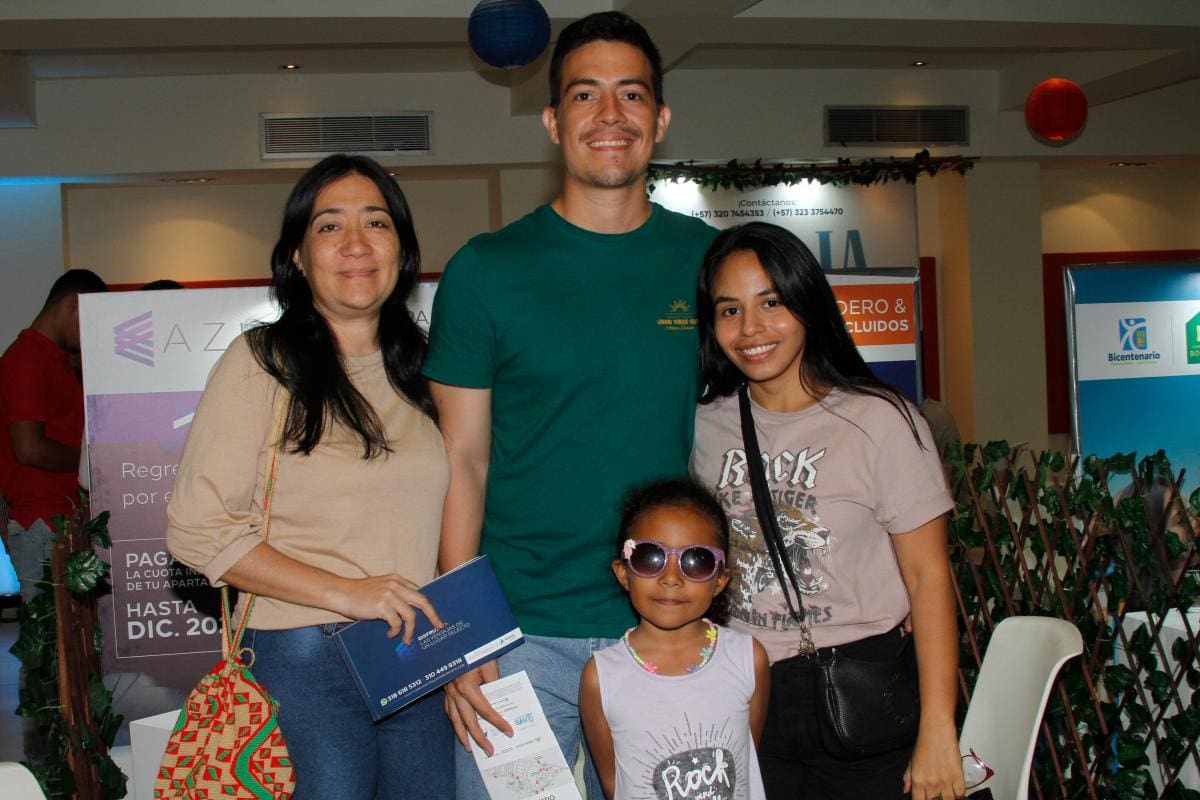 Adriana Ortiz, Andrés Ortiz, Aura Julio y Daniela Álvarez.