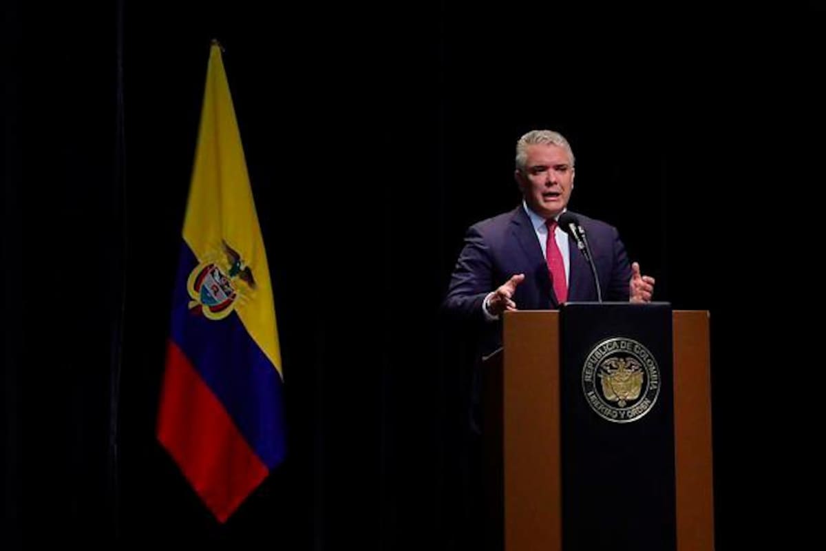 Duque suspende vuelos desde y hacia el Amazonas por cepa brasileña
