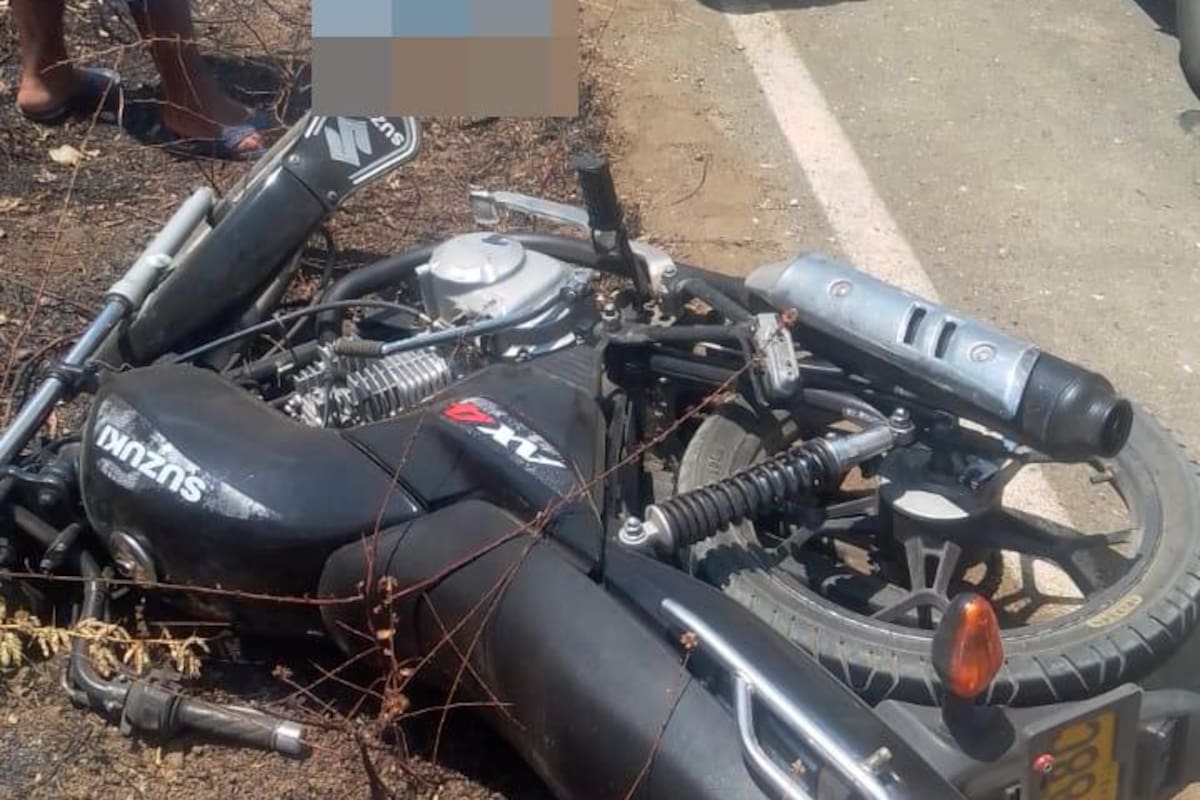 Un muerto y un herido deja aparatoso accidente entre una moto y un camión