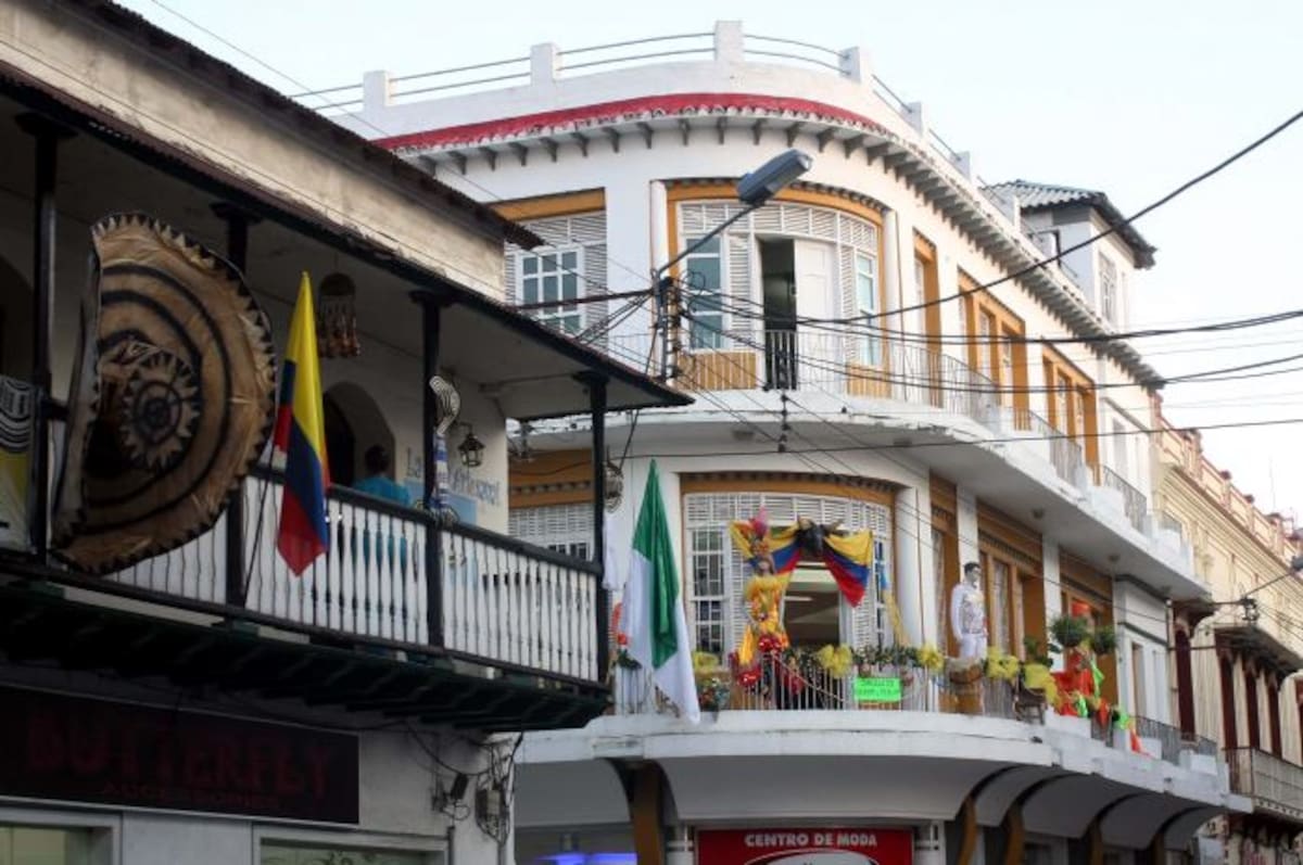 Con motivos típicos y de la cultura Caribe fue adornado este balcón en el Centro Histórico de Sincelejo. MANUEL SANTIAGO PÉREZ - EL UNIVERSAL -