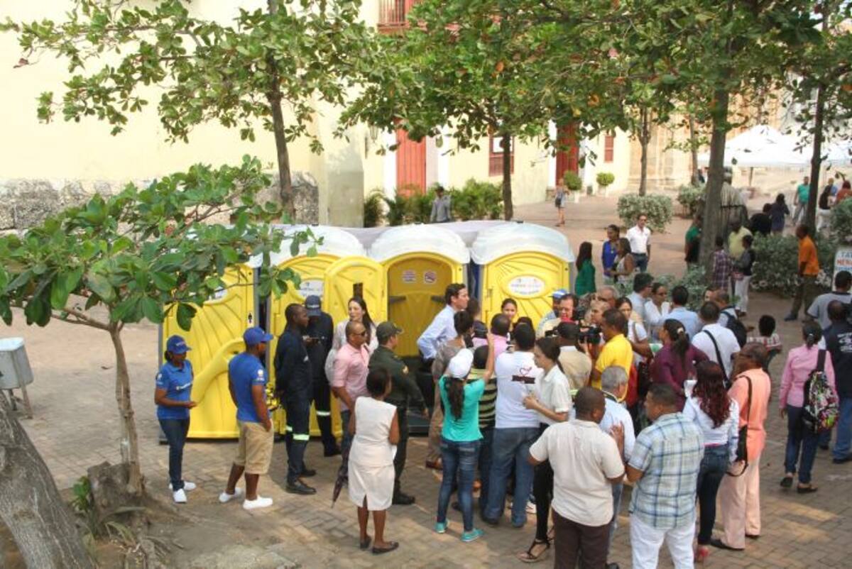 El Distrito asegura que si el proyecto se queda en la ciudad, el 80% de los baños portátiles se ubicarán donde fueron colocados en Semana Santa. Se contempla sólo reubicar los de la Plaza del Tejadillo y La Movida. Oscar Diaz Acosta.