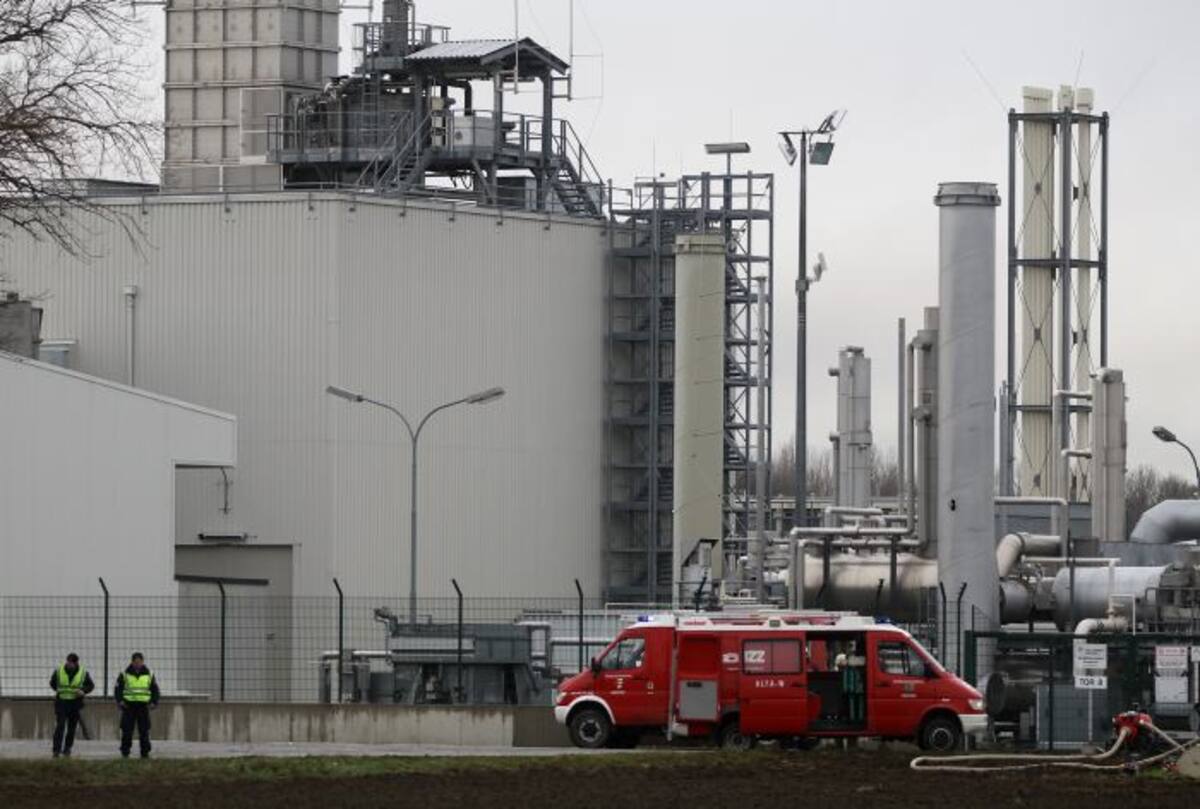 La fuerte explosión se produjo en una tubería de gas subterránea y provocó un incendio en seis edificios. EFE MOETZ / RKNOe HANDOUT