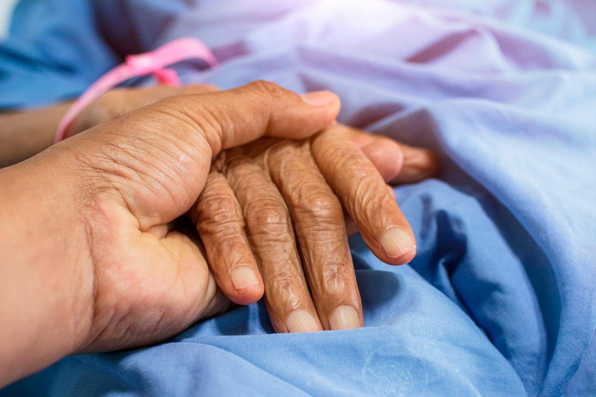 Cuidados paliativos, asistencia necesaria al paciente y su entorno