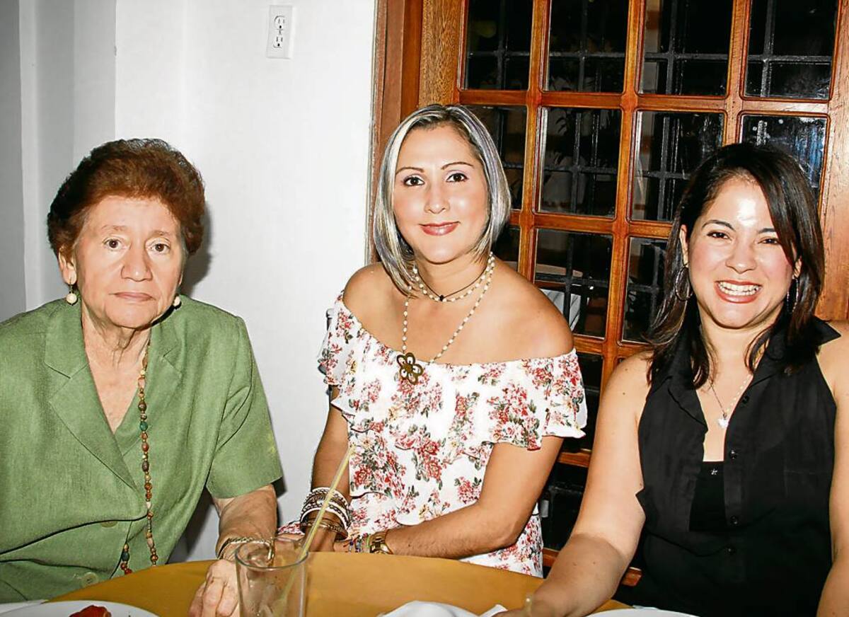 Ana de Sierra, Verónica Gutiérrez De Piñeres y Elena Castro.