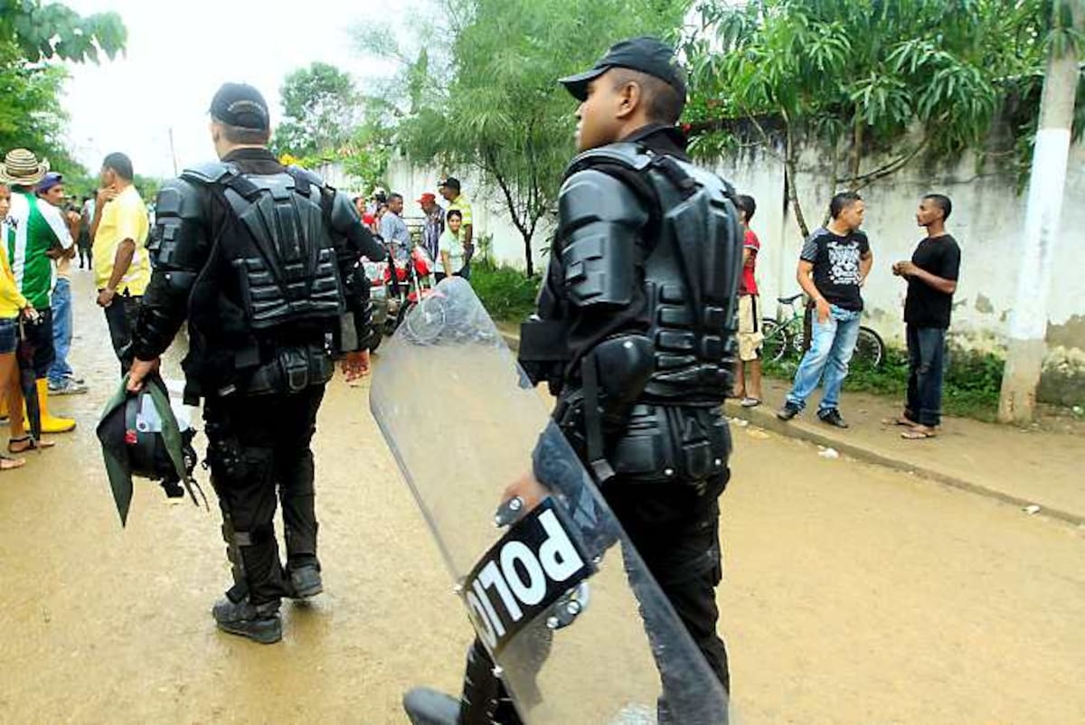 Fue necesario el traslado del Esmad para lograr apaciguar el ánimo de los enardecidos protestantes. julio castaño/el universal