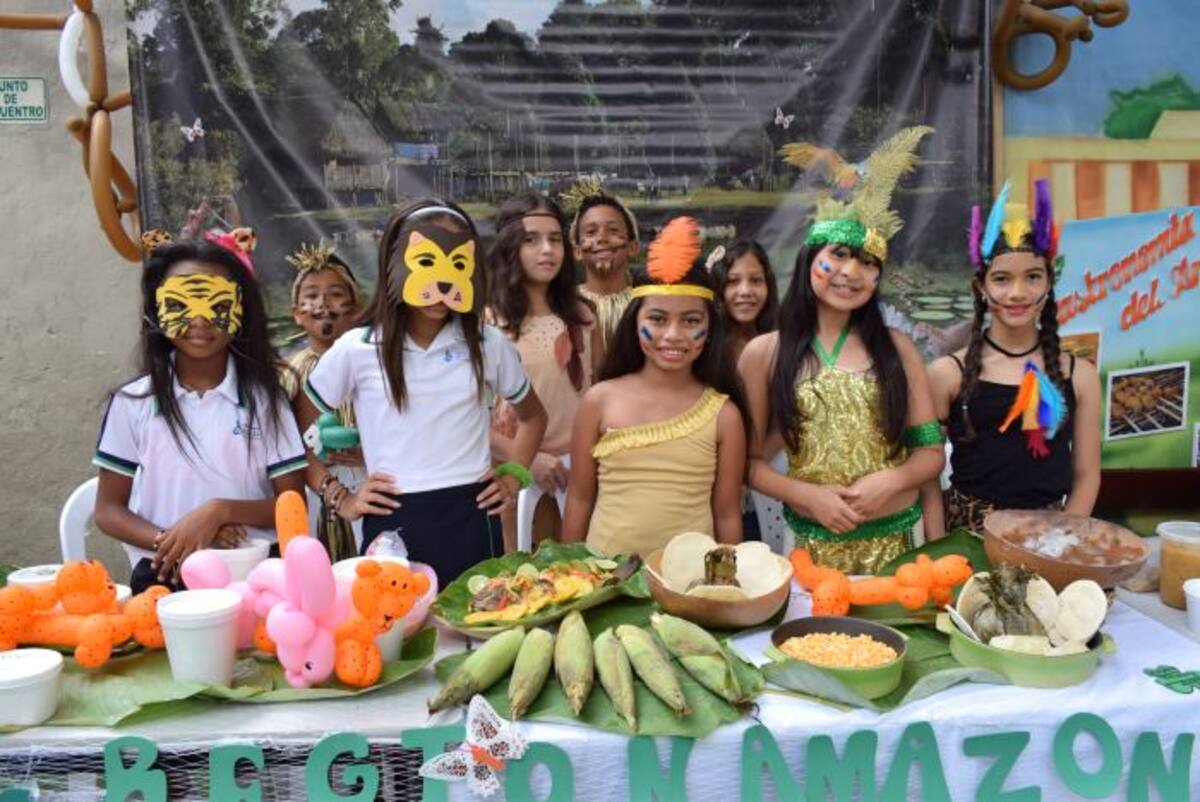 Atrás: Andrés Felipe Morales, Isabella Rendón, Alejandro Guzmán y Marcela Alvear; adelante: Ellanie Polo, Valeria Mieles, María José Gallego, Mariana Sierra y Salomé Espinal.