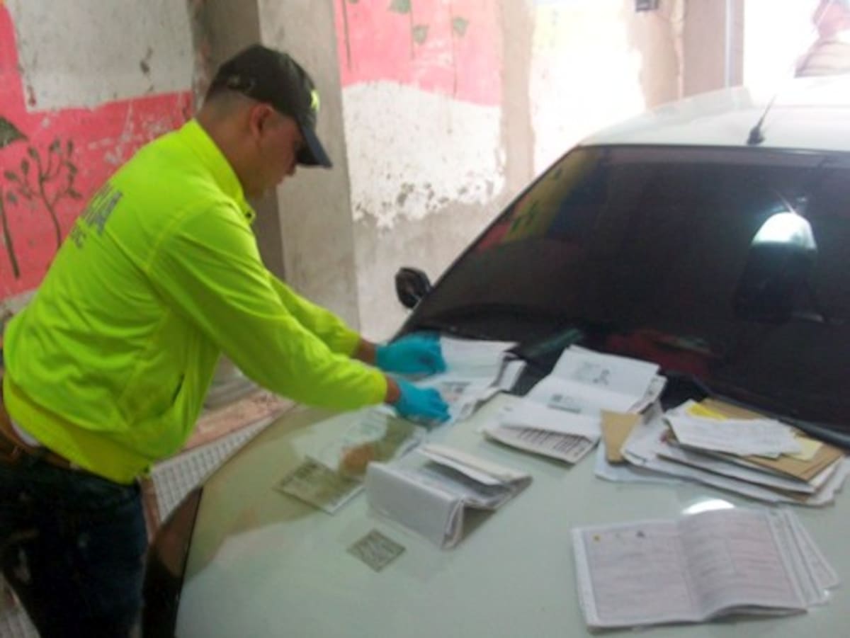 En la “secretaría alterna de Tránsito y Transporte” fabricaban toda clase de documentos y hasta diplomas universitarios.