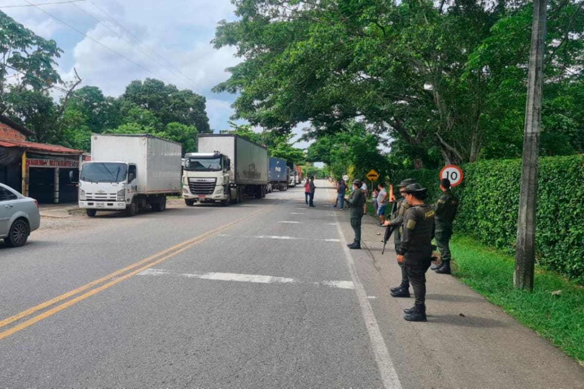 Fuerza Pública vigila carreteras en zonas del paro armado
