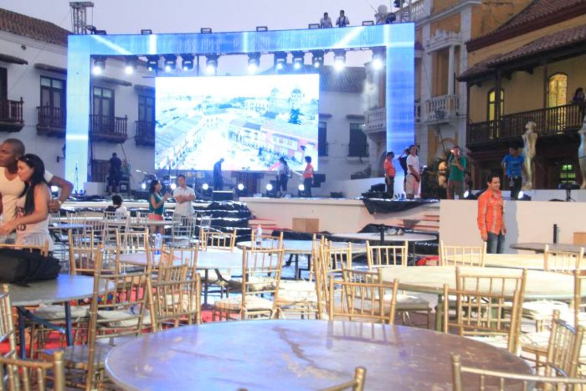 En el lugar donde se hará la entrega estuvieron presentes algunos reconocidos participantes de varios reality show colombianos. ZENIA VALDELAMAR - EL UNIVERSAL