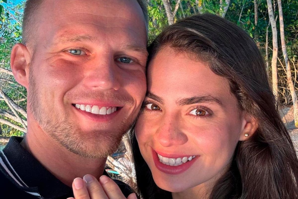 Viva el amor: Influencer Dominic Wolf se comprometió en una playa de Barú