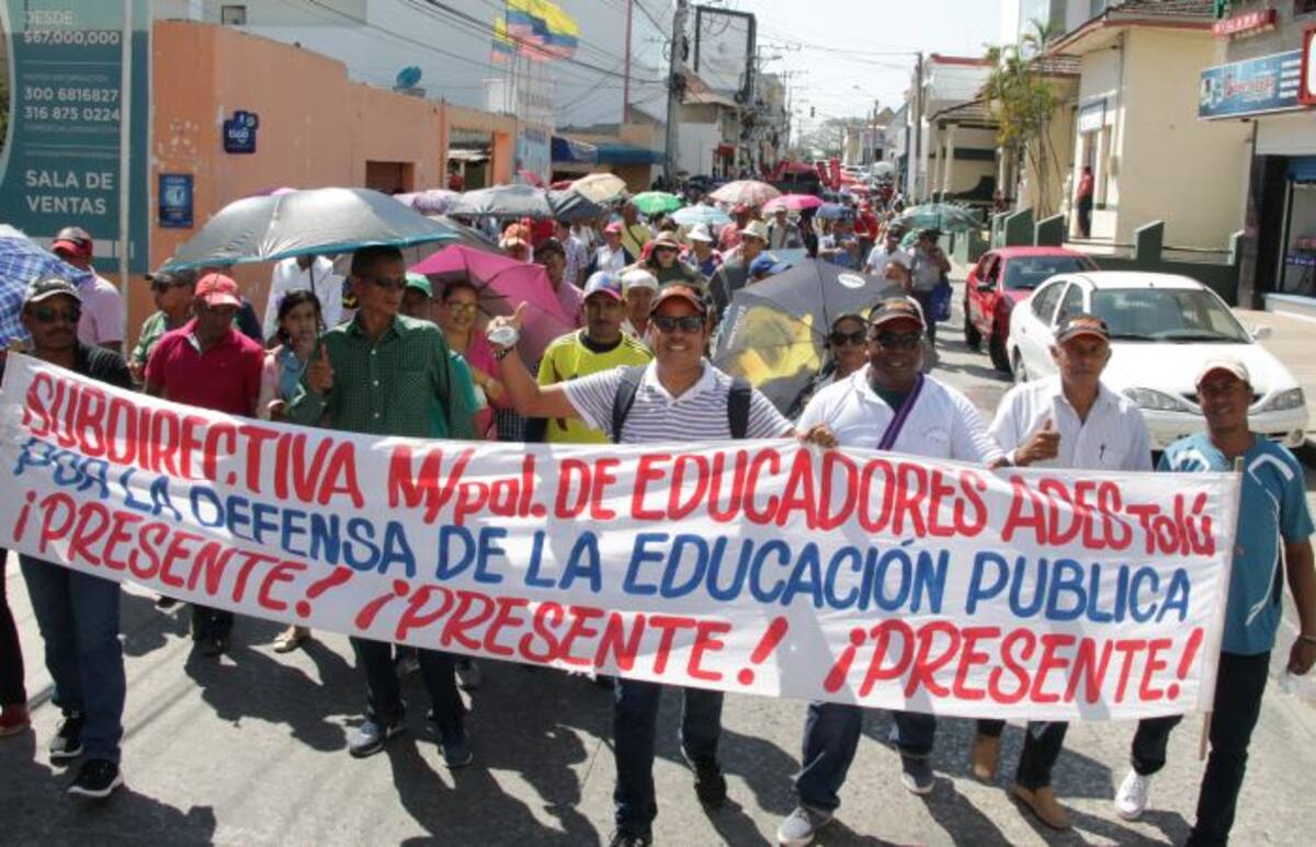 Marcha de los docentes sucreños en Sincelejo. MANUEL SANTIAGO PÉREZ/EL UNIVERSAL/