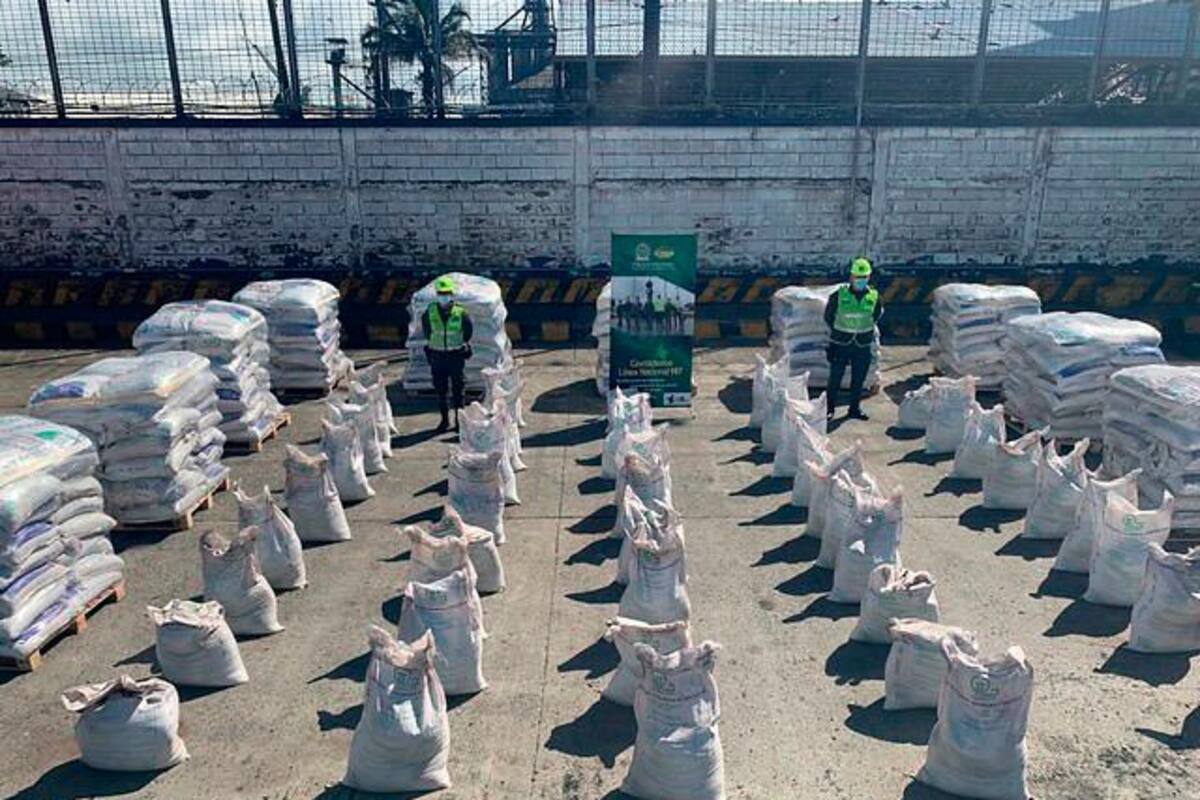 Incautan en Buenaventura 2,1 toneladas de cocaína ocultas en abono mineral